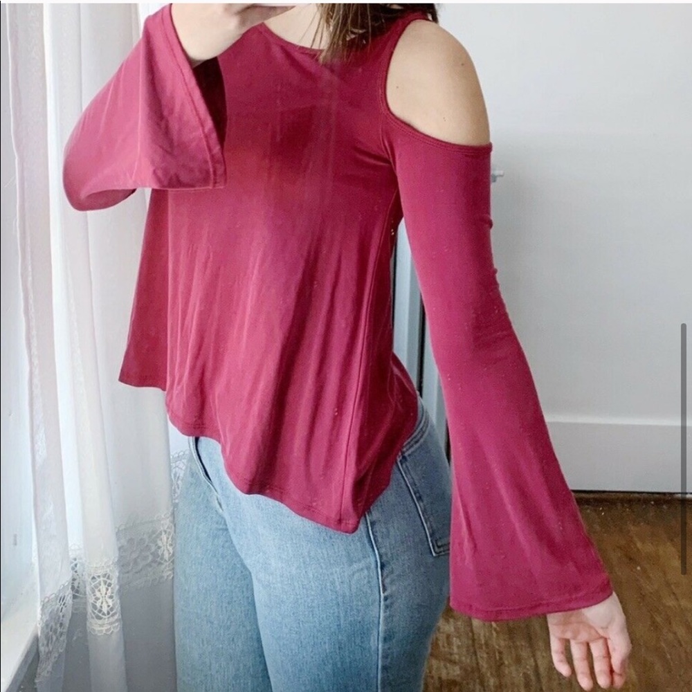 Hollister Co. cold shoulder top - Picture 8 of 8